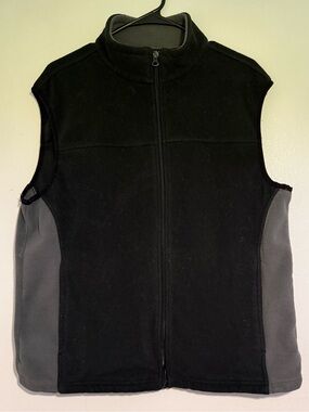 Bass Pro Shops Black and Gray Fleece Vest - Full Zip